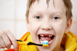 child-brushing-teeth